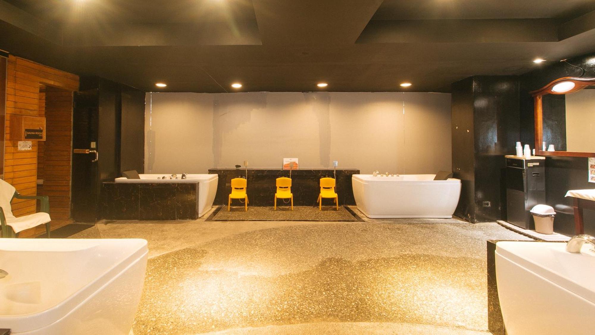 Reddoorz Premium At Jjimjbang Hotel Spa Manila Bagian luar foto