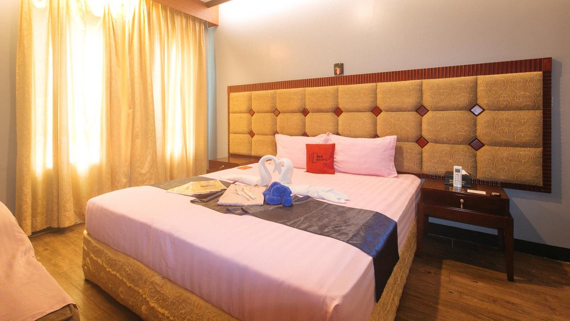 Reddoorz Premium At Jjimjbang Hotel Spa Manila Bagian luar foto