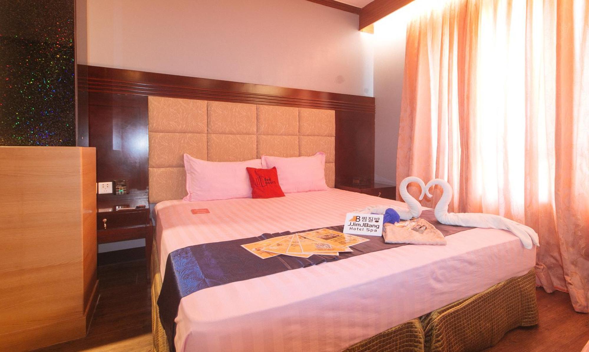 Reddoorz Premium At Jjimjbang Hotel Spa Manila Bagian luar foto
