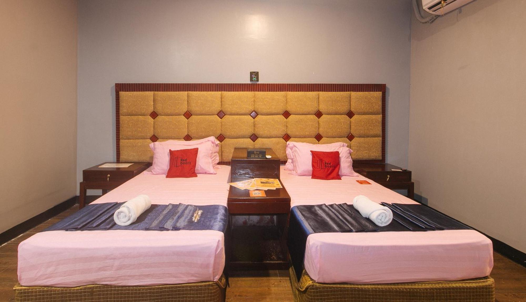 Reddoorz Premium At Jjimjbang Hotel Spa Manila Bagian luar foto